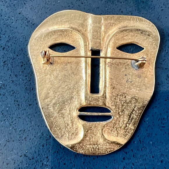 Modern Maxine Denker Matte Gold Tone Tribal Face Mask Brooch/Pin - Picture 3 of 5